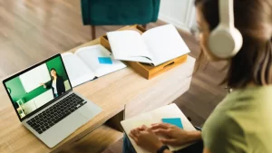 Blended Learning vs Traditional Learning: Which Is Better? learn Smartly